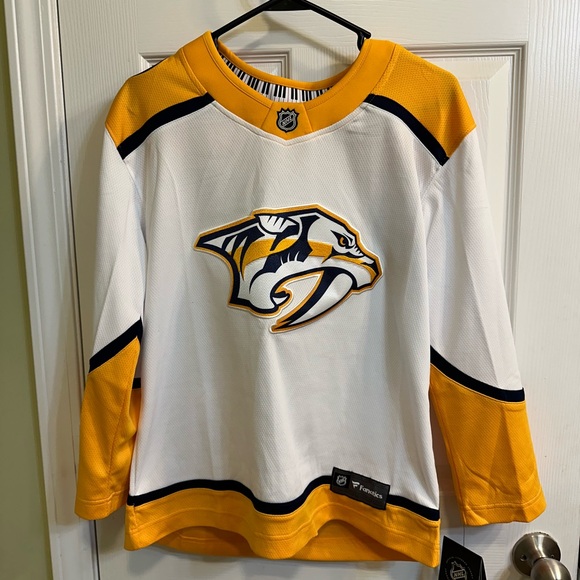 Youth Nashville Predators Jersey - Picture 1 of 3